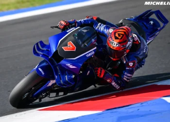 A Viragem Radical da Yamaha: Augusto Fernández Enfrenta os Desafios do Motor V4 num Teste Wildcard de Alto Risco