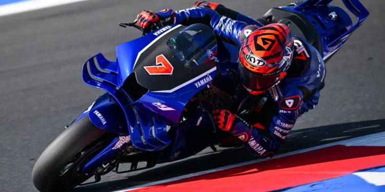 A Viragem Radical da Yamaha: Augusto Fernández Enfrenta os Desafios do Motor V4 num Teste Wildcard de Alto Risco