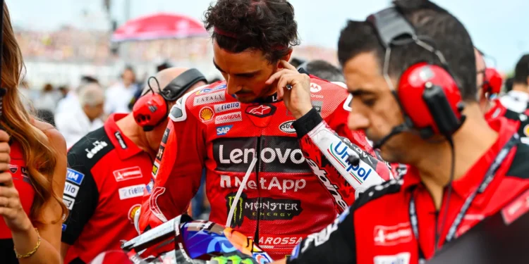 Pecco Bagnaia Desaparece em Silêncio Após Queda Devastadora: Ducati em Busca Desesperada de Soluções
