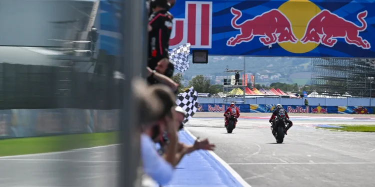 Confronto no MotoGP: Márquez vs. Bezzecchi, as Dificuldades de Bagnaia e o Futuro Incerto da Yamaha