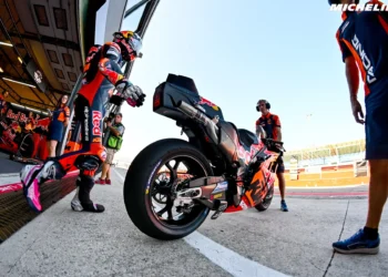 Enea Bastianini Apresenta Sistema Anti-Vibração Revolucionário no Teste de Misano!