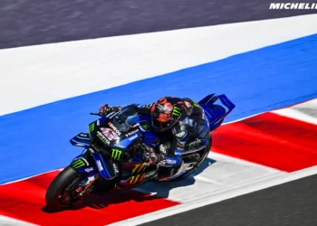 Mudança Arrojada da Yamaha: Álex Rins Soa o Alarme Sobre as Dificuldades do V4 no MotoGP!