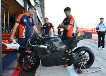 Crise da Corrente da KTM: Novo Protetor Resiste a Teste Brutal Após Falhas Chocantes no MotoGP!