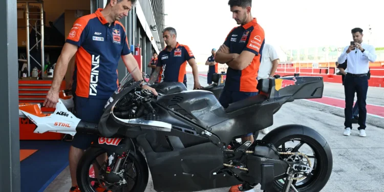 Crise da Corrente da KTM: Novo Protetor Resiste a Teste Brutal Após Falhas Chocantes no MotoGP!