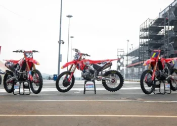 Componentes de carenagem da Honda HRC Progressive em leilão a favor da luta contra tumores cerebrais pediátricos