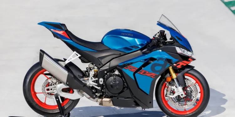 Aprilia chama à oficina todos os modelos V4 de 2026 devido a problema nos piscas traseiros