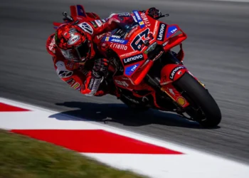 Pecco Bagnaia em choque em Barcelona: campeão em dificuldades questiona o dilema crítico da Ducati no MotoGP