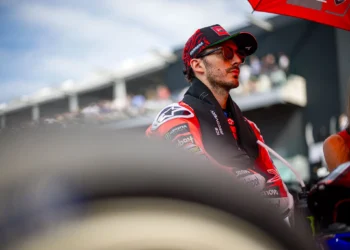 Pesadelo de Sábado para Pecco Bagnaia: “Estou a Perder a Paciência!”