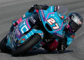 Daniel Holgado surpreende o Moto2 com a primeira pole; líderes do campeonato em apuros numa qualificação dramática