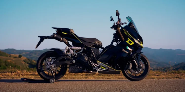 Italjet Dragster 700 Twin: Estreia mundial em Imola com motor bicilíndrico de 692 cc