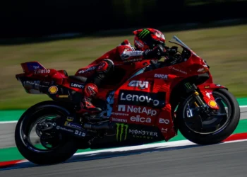 Marc Márquez lança bomba: Bagnaia em dificuldades mentais num MotoGP de alta pressão!