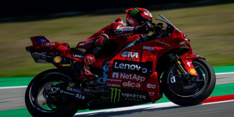 Marc Márquez lança bomba: Bagnaia em dificuldades mentais num MotoGP de alta pressão!