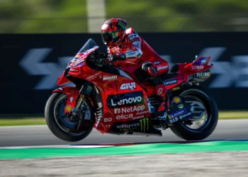 O desastre de Pecco Bagnaia no GP da Catalunha: queda abrupta do bicampeão deixa MotoGP em choque