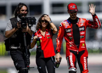 A queda de Francesco Bagnaia: Davide Tardozzi lança apelo urgente para salvar o campeão