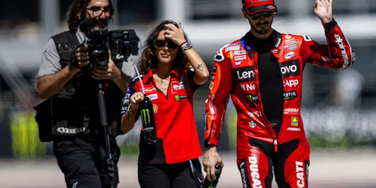 A queda de Francesco Bagnaia: Davide Tardozzi lança apelo urgente para salvar o campeão