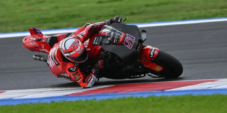 Pneus Revolucionários da Pirelli Acendem Entusiasmo no MotoGP: Aderência e Segurança sem Precedentes!