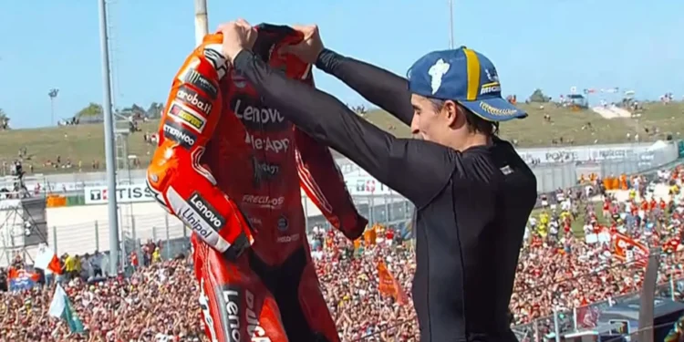 Marc Márquez domina Misano com vitória épica e celebração à Messi que abalou o MotoGP!