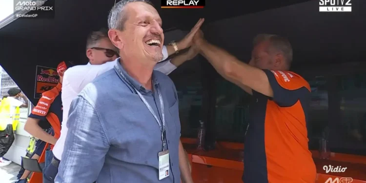 Pódio surpreendente de Enea Bastianini com a KTM gera polémica: chefe da Tech3 chama Guenther Steiner de “sortudo do caraças”!