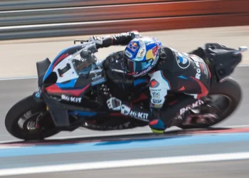 Toprak Razgatlioglu domina os treinos livres em França: volta relâmpago antes da Superpole!