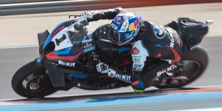 Toprak Razgatlioglu domina os treinos livres em França: volta relâmpago antes da Superpole!