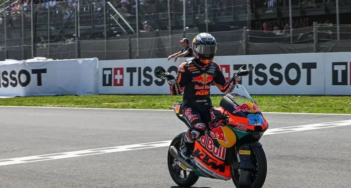 Jose Antonio Rueda conquista vitória emocionante em Misano e agita o Campeonato de Moto3!