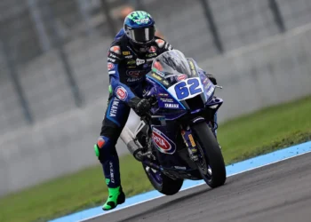 Vitória ousada de Manzi surpreende Öncü e garante à Yamaha o 11.º título do WorldSSP em Magny-Cours!