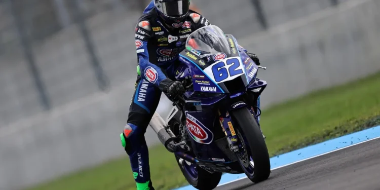 Vitória ousada de Manzi surpreende Öncü e garante à Yamaha o 11.º título do WorldSSP em Magny-Cours!