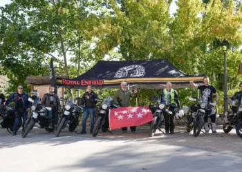 One Ride 2025 da Royal Enfield reuniu mais de 40 mil motociclistas em 60 países