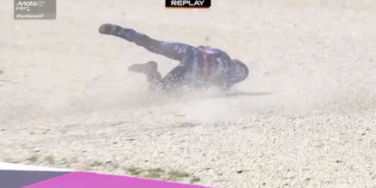VIDEO – Pesadelo da Yamaha em Misano: Miguel Oliveira cai e estreia do V4 de Fernández termina com avaria técnica
