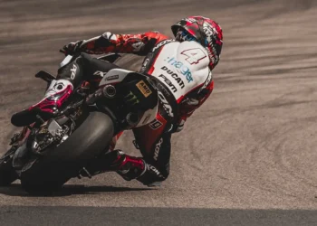 Scott Redding domina em Donington Park e conquista a segunda vitória da temporada no BSB 2025
