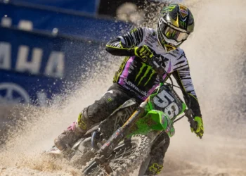 O Emocionante Regresso de Seth Hammaker: Quase Conquista o Título Mundial de 250SMX no Épico Duelo de Las Vegas!