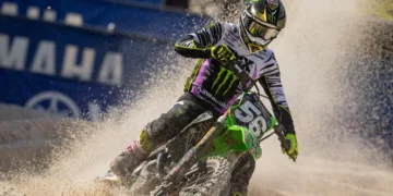 O Emocionante Regresso de Seth Hammaker: Quase Conquista o Título Mundial de 250SMX no Épico Duelo de Las Vegas!