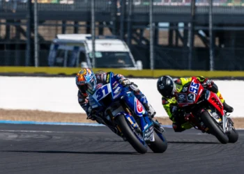 Stefano Manzi domina em França: oitava vitória e liderança reforçada no Mundial de Supersport!