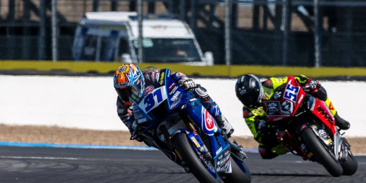 Stefano Manzi domina em França: oitava vitória e liderança reforçada no Mundial de Supersport!