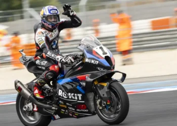 Toprak Razgatlioglu triunfa em Magny-Cours: 10.ª vitória épica deixa rivais para trás!