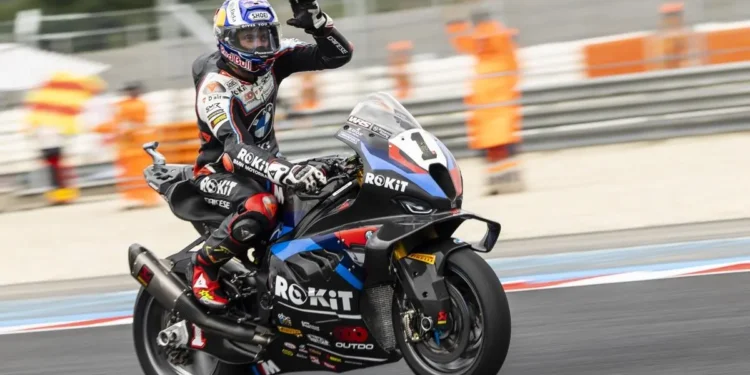 Toprak Razgatlioglu triunfa em Magny-Cours: 10.ª vitória épica deixa rivais para trás!