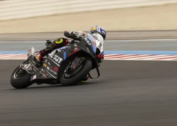 Toprak Razgatlioglu destrói recordes com triplo épico em Magny-Cours!