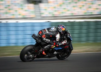 Toprak Razgatlioglu compara a BMW à Yamaha de 2023 e expõe a vantagem de velocidade da Ducati no duelo do SBK!