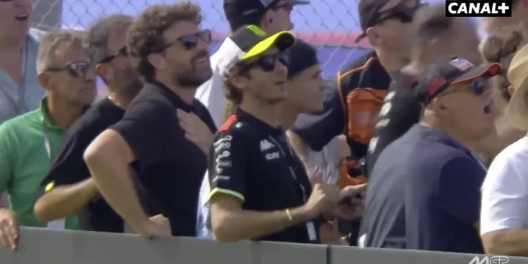 Reação Surpreendente de Valentino Rossi à Queda Chocante de Marc Márquez em Misano – Vídeo Imperdível!