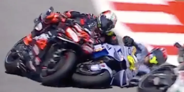 VÍDEO – Choque brutal entre Aldeguer e Bezzecchi na Sprint de Barcelona deixa adeptos em choque!