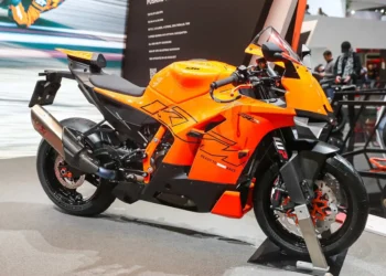 KTM 990 RC R 2026: Os detalhes da nova referência supersport de estrada