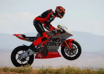 Lightfighter V3-RS: A elétrica de pista que redefine a competição