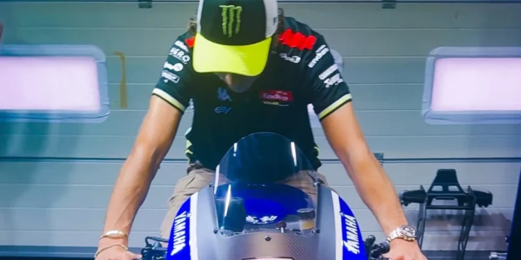Valentino Rossi Aquece o Paddock ao Experimentar o Revolucionário Motor V4 da Yamaha!