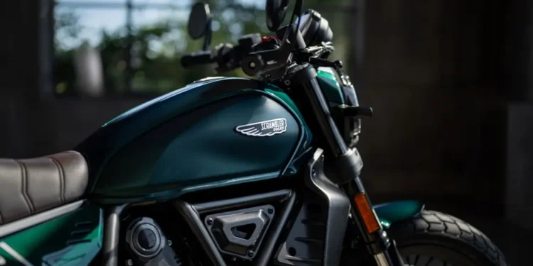 Ducati Scrambler Nightshift 2026 estreia nova cor Verde Esmeralda