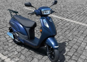 Suzuki continua a modernizar-se e entra «na moda» retro das scooters com este modelo renovado