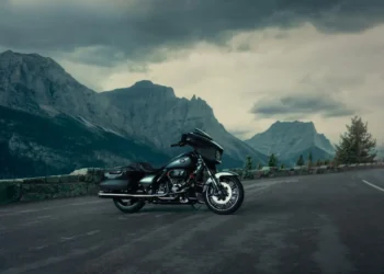 Harley-Davidson CVO Street Glide: luxo e potência sobre duas rodas