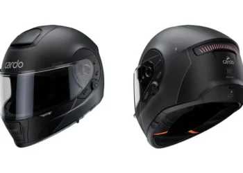 Cardo apresenta o capacete Beyond: Cancelamento ativo de ruído e sensores inteligentes