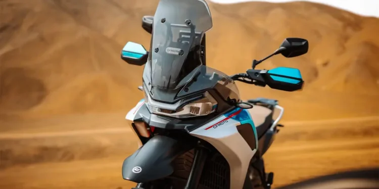 CFMoto prepara uma nova ofensiva com uma trail tricilíndrica de 1.000cc