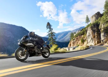 Yamaha R7 2026: Moderna e inspirada com traços da R1 no seu carácter