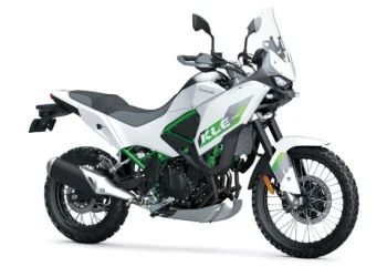 Kawasaki apresenta a nova KLE500: «A vida é um rali, vive-a na estrada»